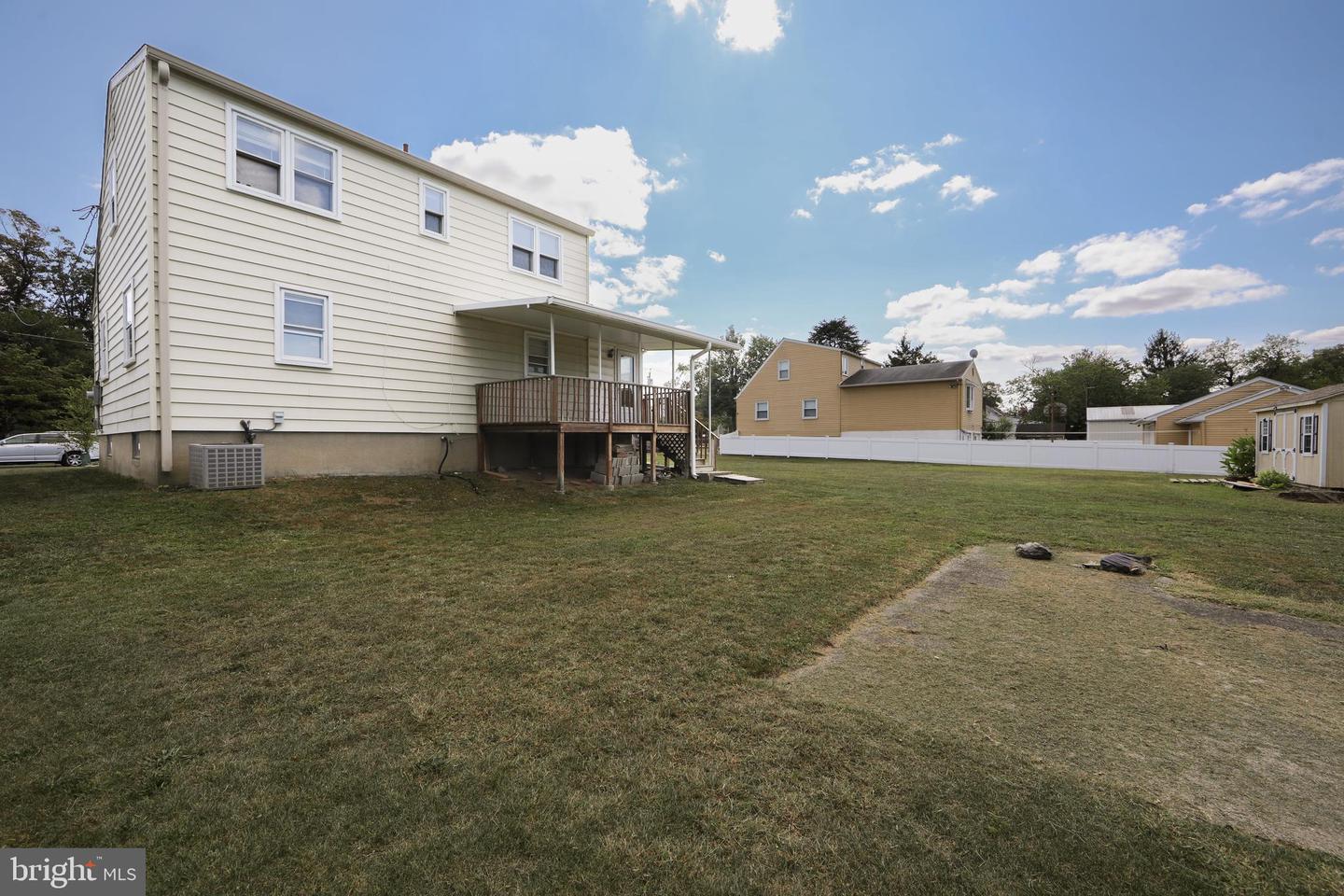 Photo 8 of 35 of 209 4th St house