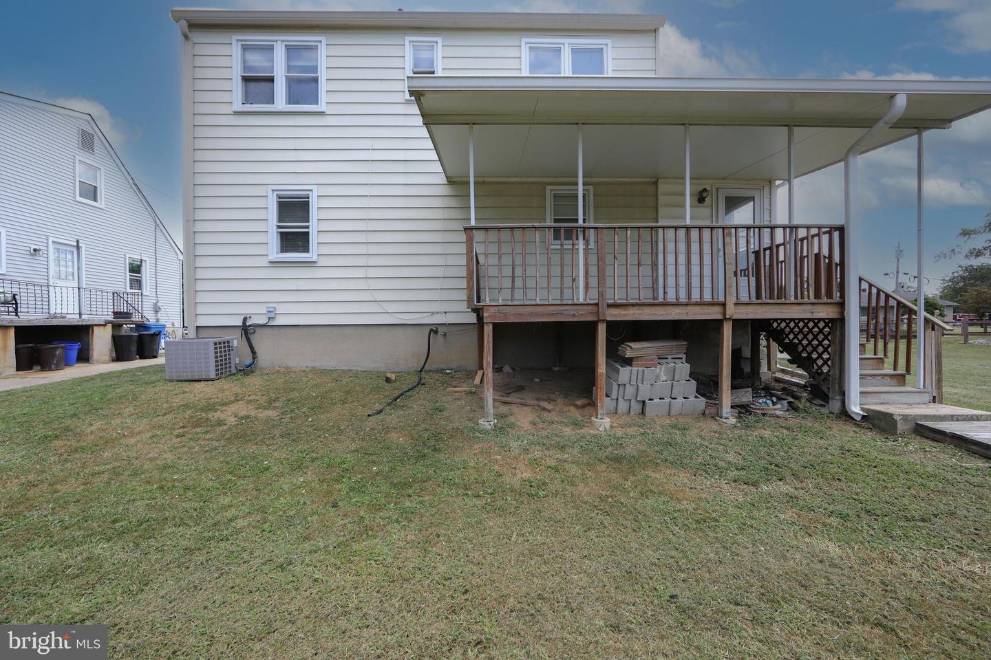 Photo 6 of 35 of 209 4th St house