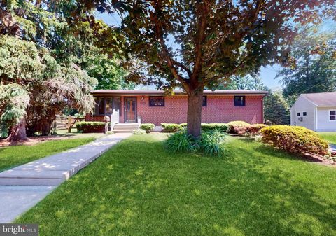 Single Family Residence in Aston PA 221 Tuscany ROAD.jpg