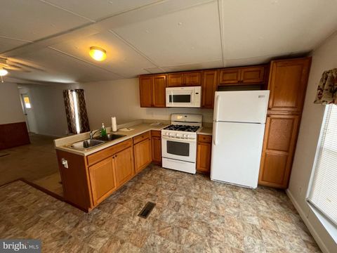 Manufactured Home in Wilmington DE 20 Winterset ROAD 3.jpg