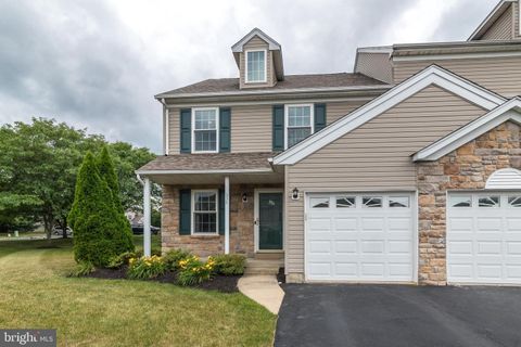 Townhouse in Warrington PA 336 Cedar Waxwing DRIVE.jpg