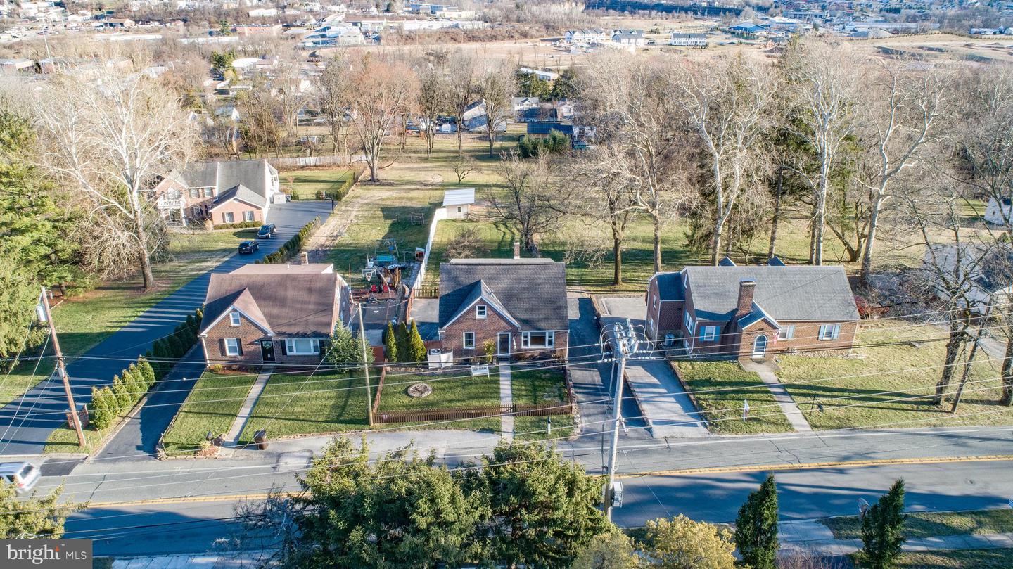 Photo 4 of 34 of 369 E Valley Forge Rd house