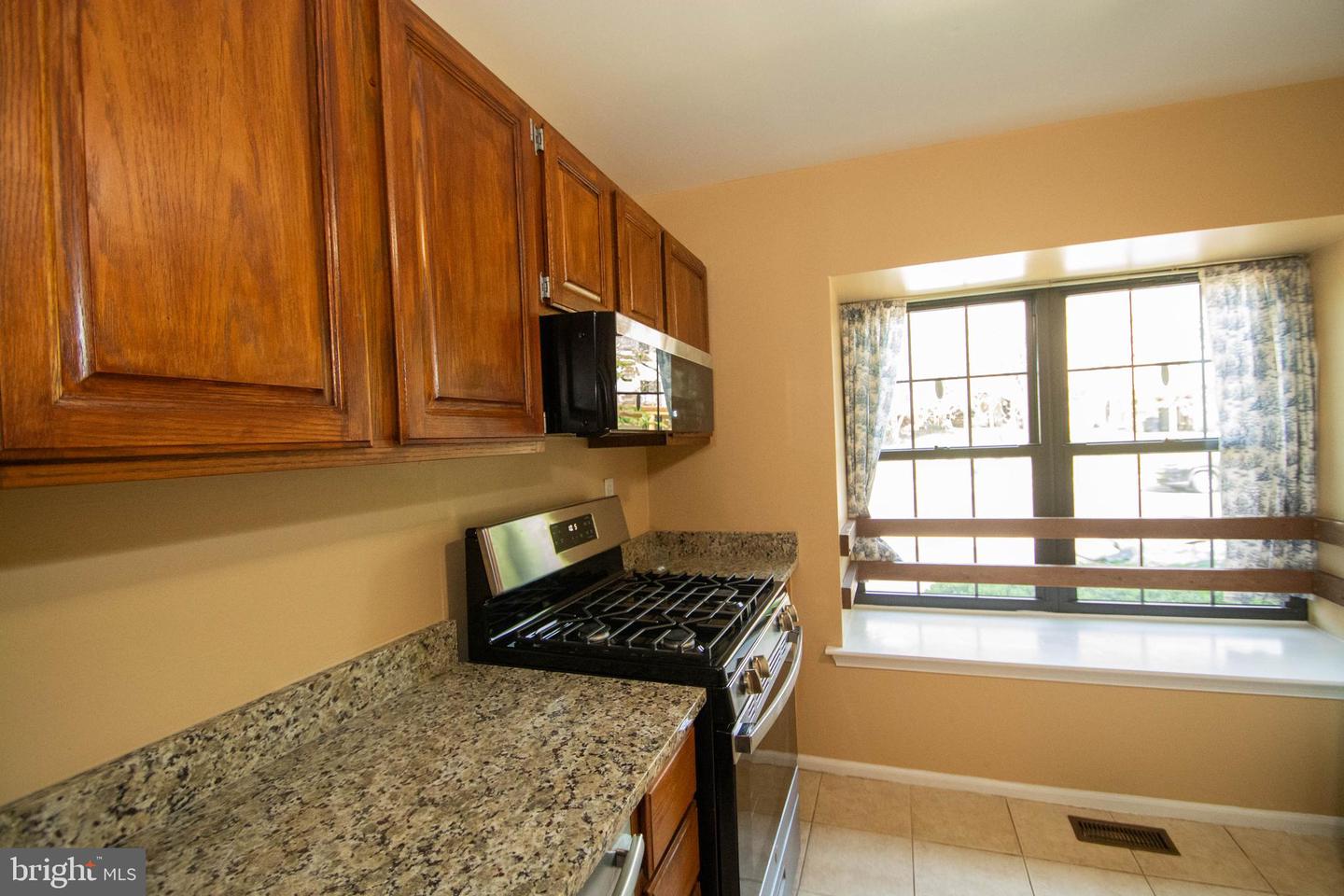 Photo 6 of 18 of 518 Canterbury townhome