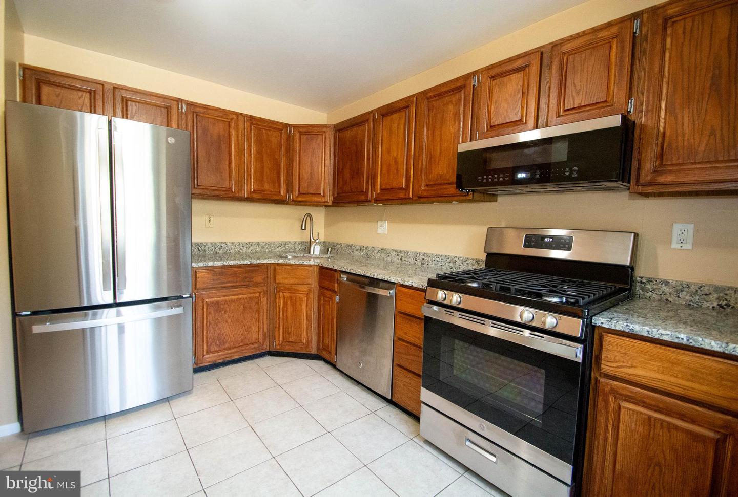 Photo 4 of 18 of 518 Canterbury townhome