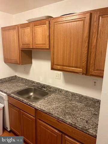 Photo 8 of 11 of 7732 Merrick Ln townhome