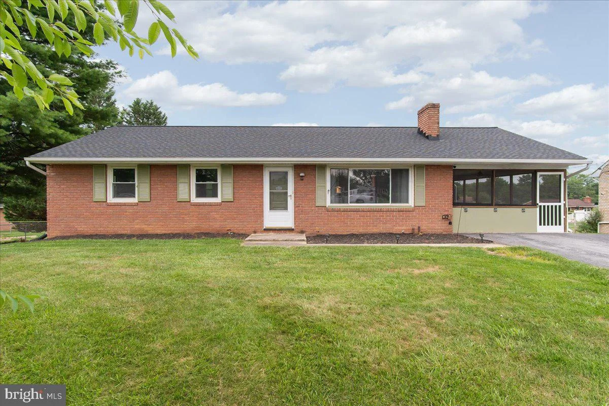 10602 Oaktree Circle
