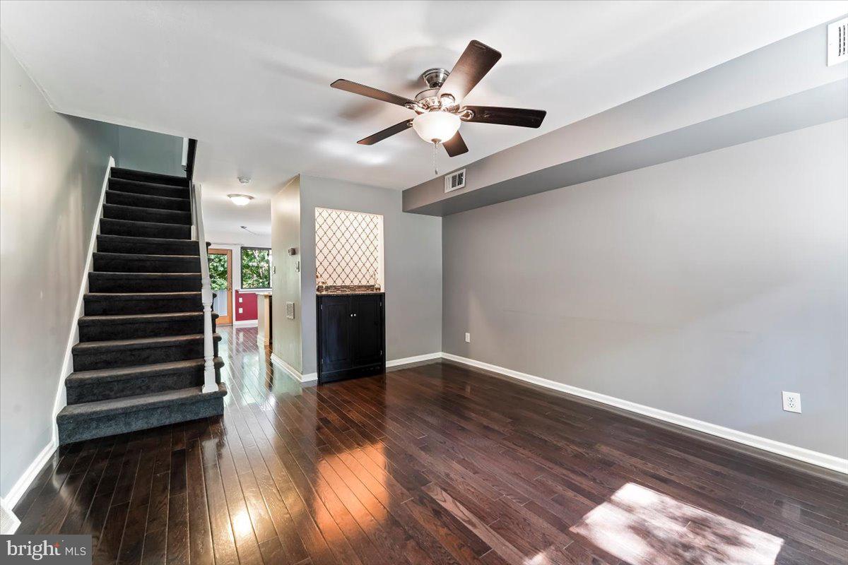 Photo 3 of 25 of 1209 Valley Dr townhome