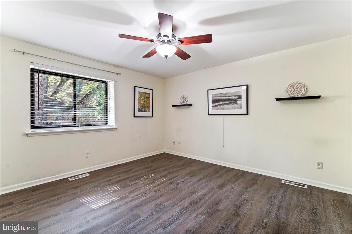 Photo 9 of 25 of 1209 Valley Dr townhome