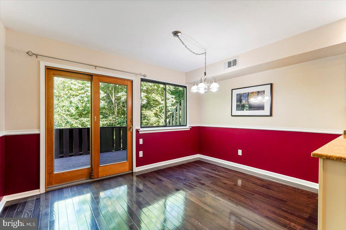 Photo 8 of 25 of 1209 Valley Dr townhome