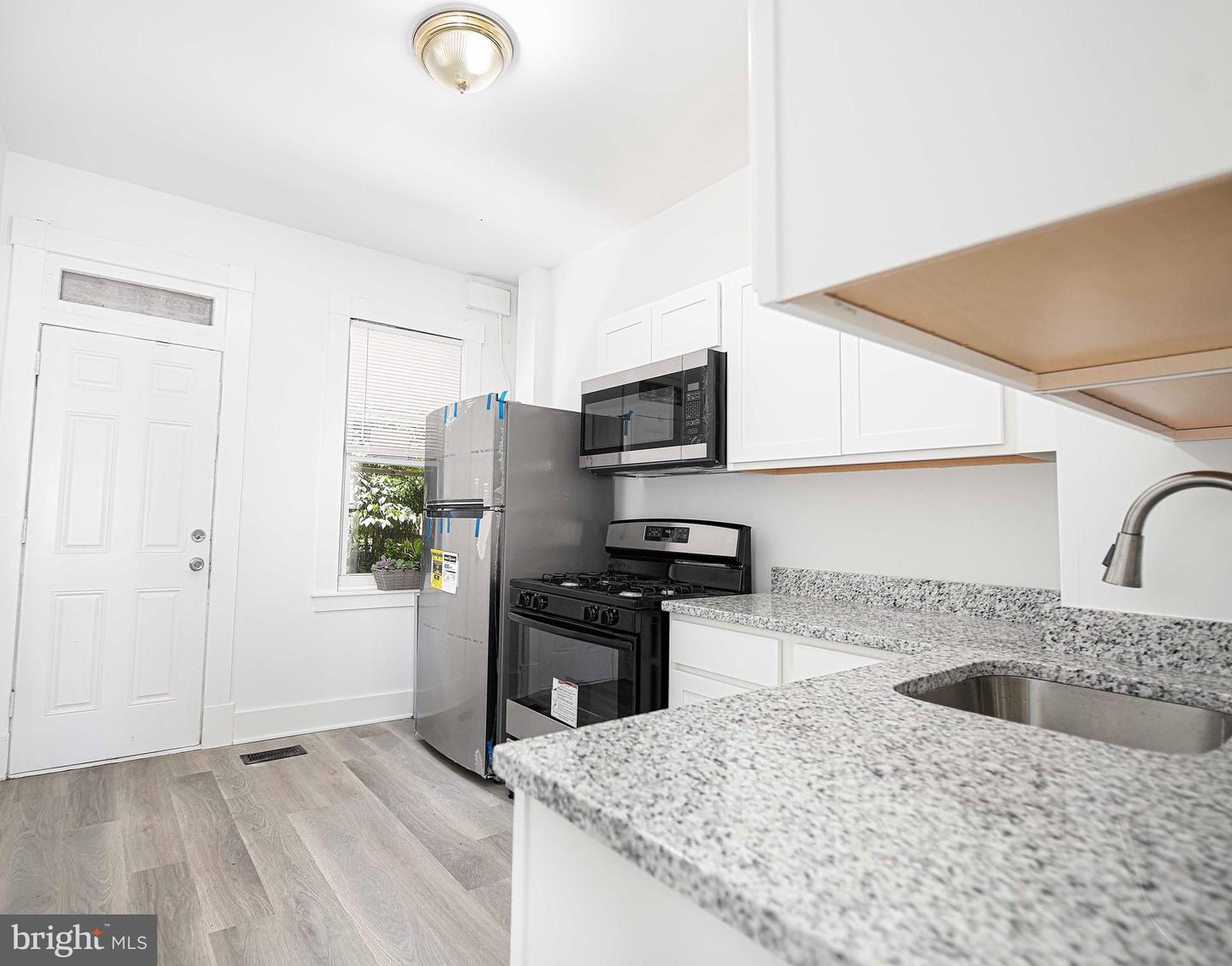 Photo 3 of 19 of 411 Cambria townhome
