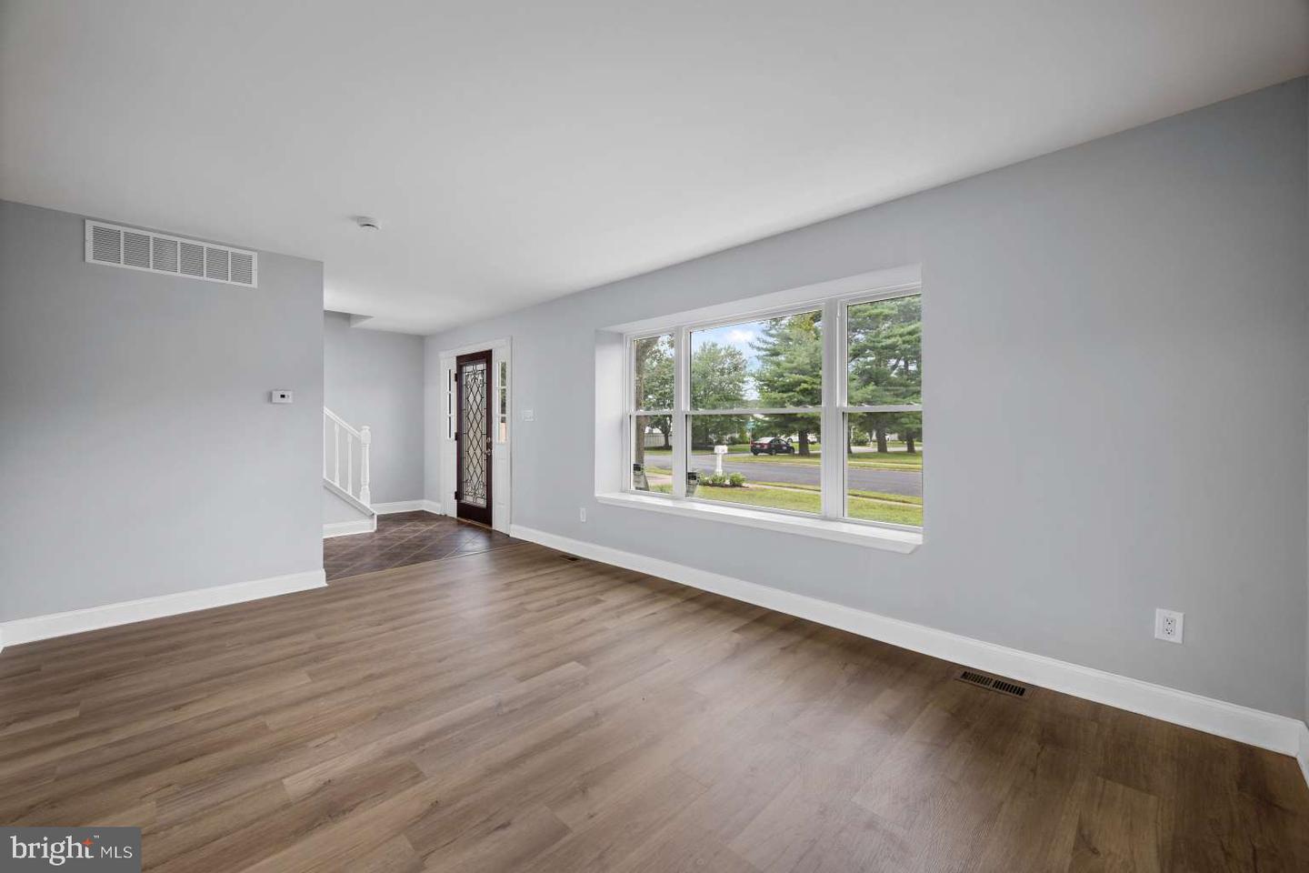 Photo 5 of 24 of 16 6th Ave house