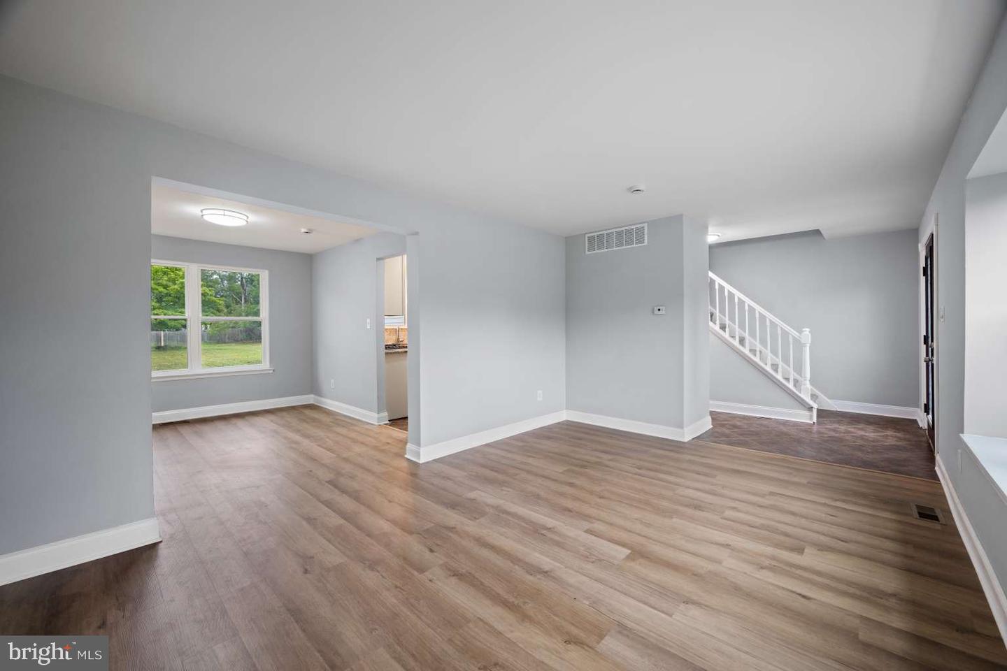 Photo 6 of 24 of 16 6th Ave house