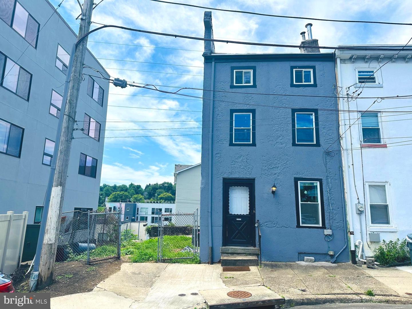 View Philadelphia, PA 19127 townhome