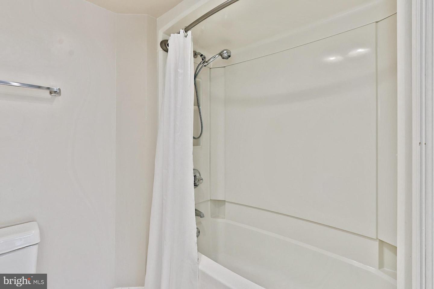 Photo 15 of 45 of 2121 Jamieson Ave #1208 condo