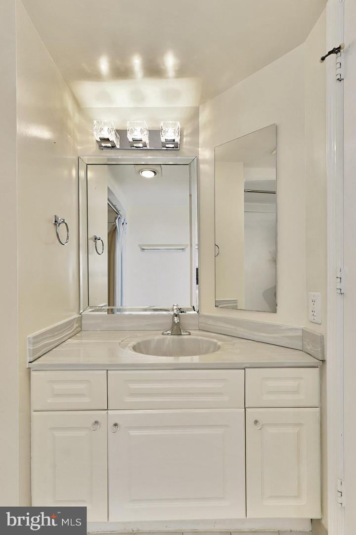 Photo 14 of 45 of 2121 Jamieson Ave #1208 condo