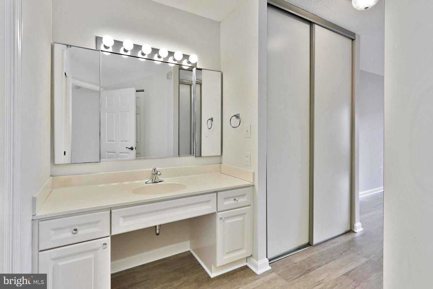 Photo 16 of 45 of 2121 Jamieson Ave #1208 condo