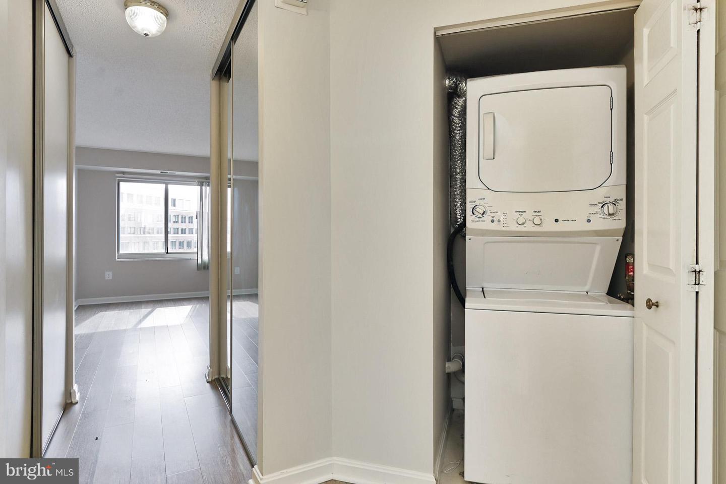 Photo 18 of 45 of 2121 Jamieson Ave #1208 condo