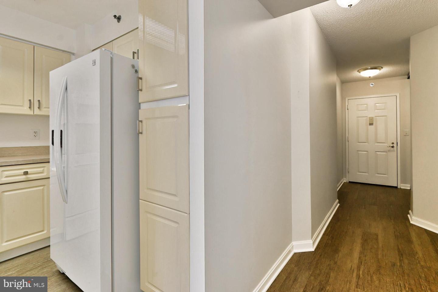 Photo 3 of 45 of 2121 Jamieson Ave #1208 condo