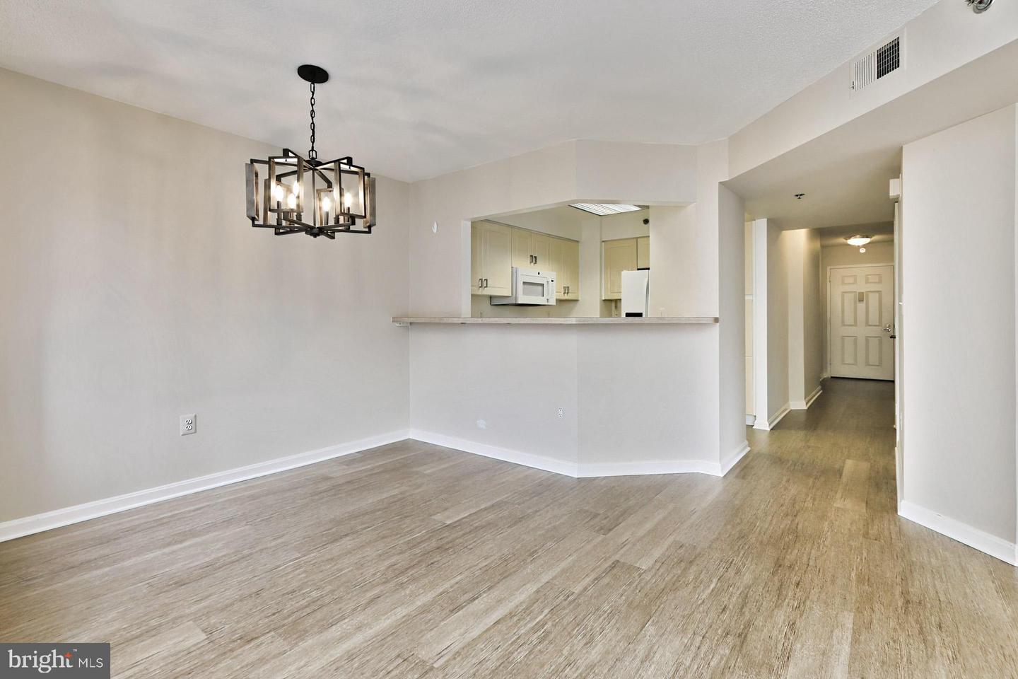 Photo 8 of 45 of 2121 Jamieson Ave #1208 condo
