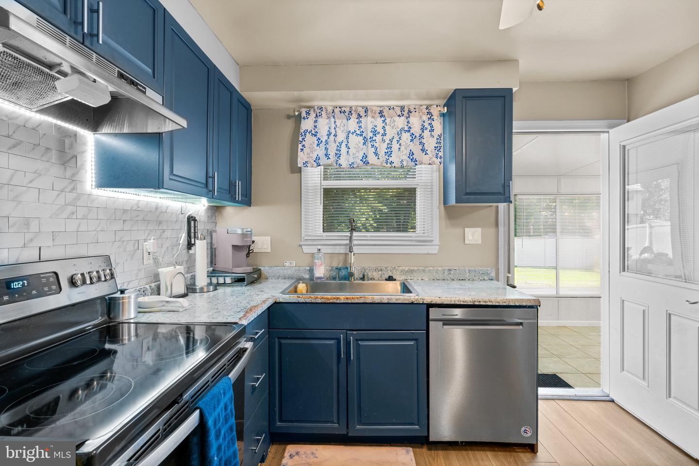 Photo 12 of 42 of 6 Ivybrook Ct house