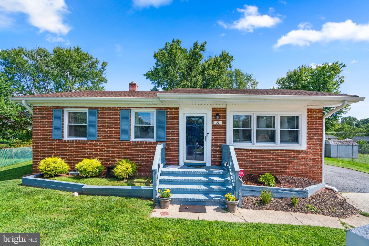 Photo 3 of 42 of 6 Ivybrook Ct house