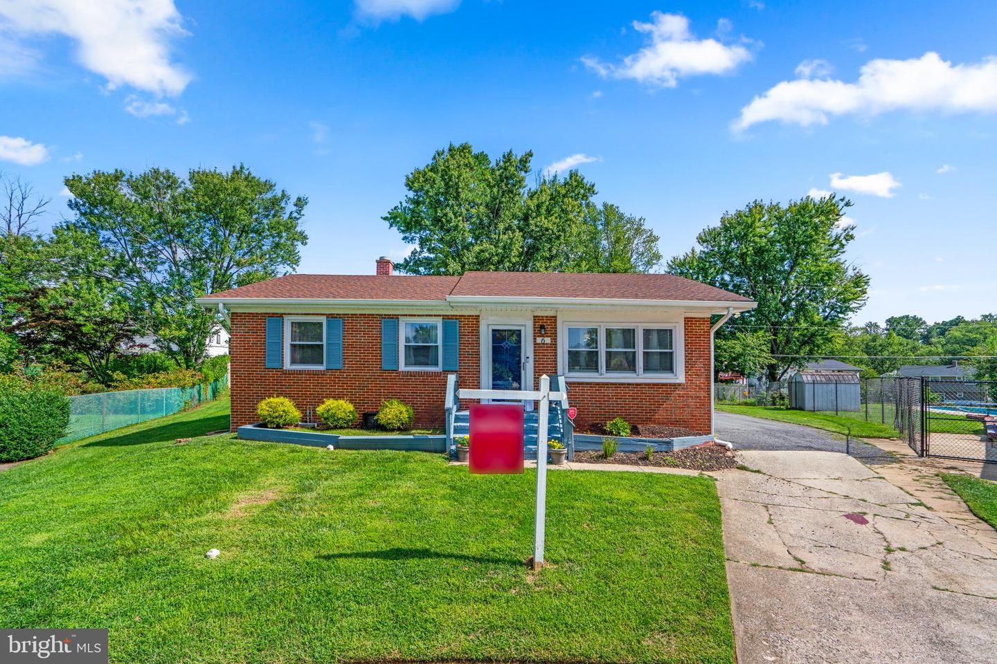 Photo 2 of 42 of 6 Ivybrook Ct house