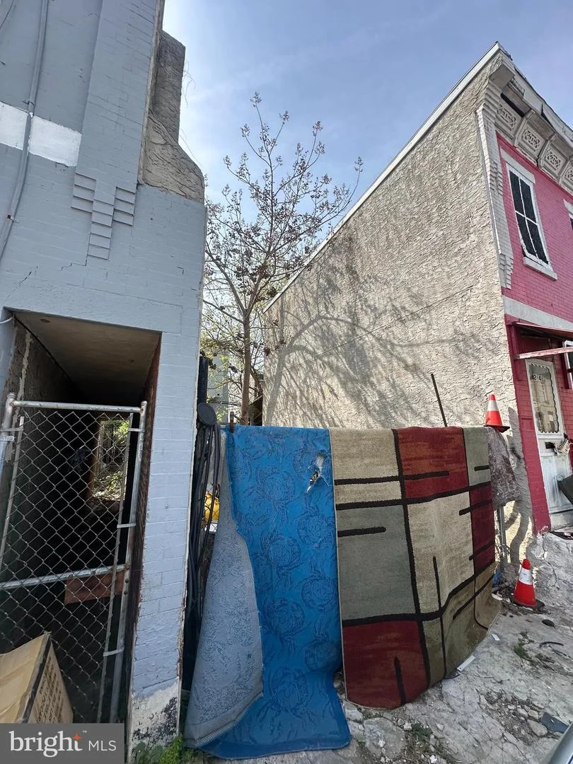 2644 N Darien Street