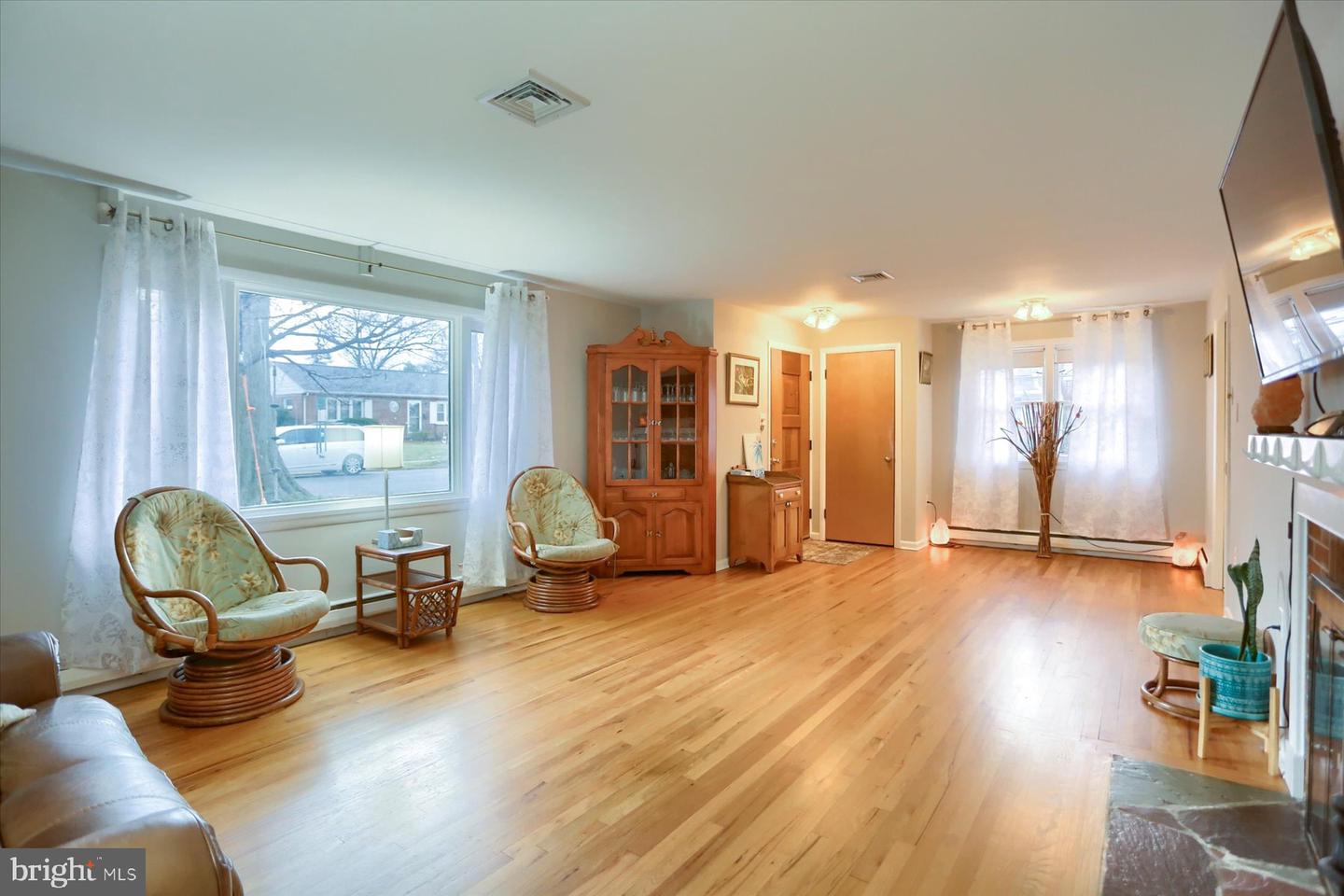Photo 4 of 31 of 40 Center Dr house