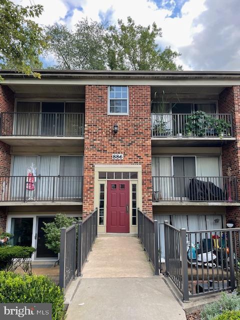 Photo 2 of 12 of 886 COLLEGE PKWY #886-30 condo