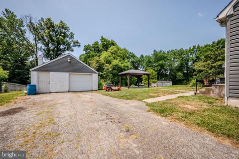 Single Family Residence in Newark DE 1214 Old Coochs Bridge Rd 3.jpg