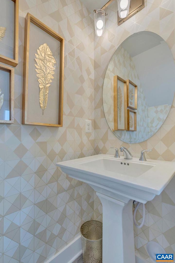 Photo 9 of 18 of 819 Wesley Ln #A townhome