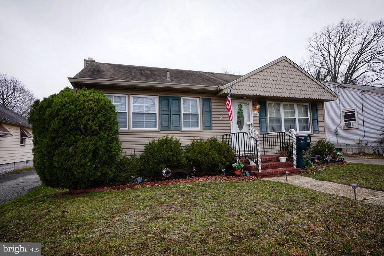 Photo 2 of 30 of 60 Columbia Ave house