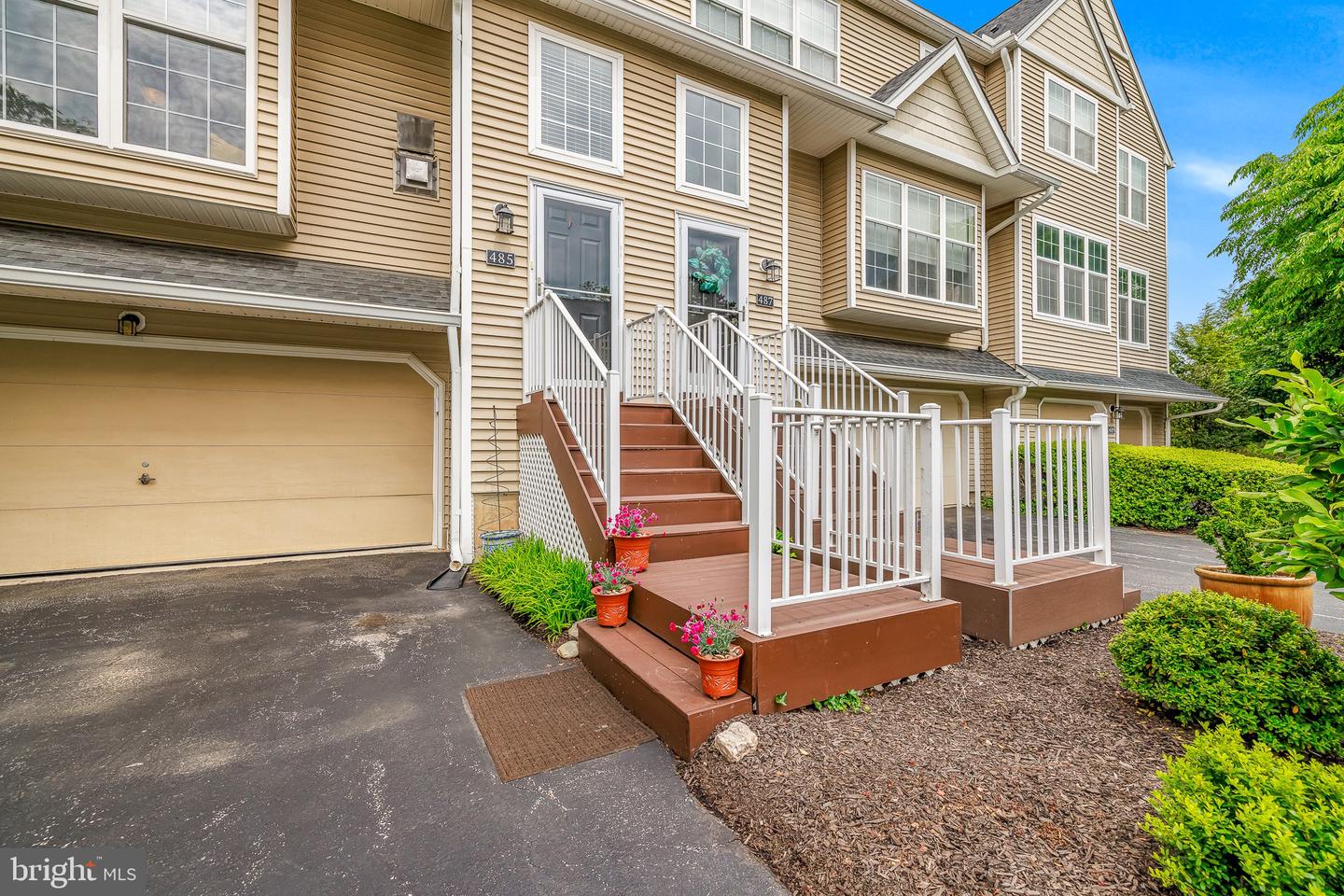 Photo 5 of 38 of 485 Lake George Cir townhome