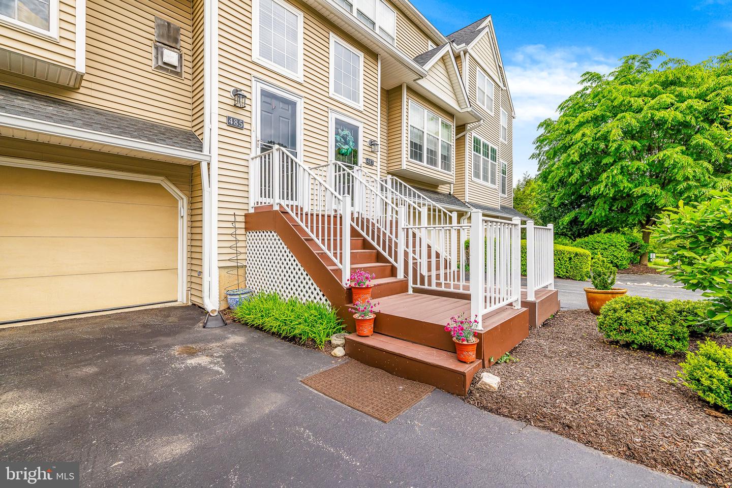 Photo 6 of 38 of 485 Lake George Cir townhome