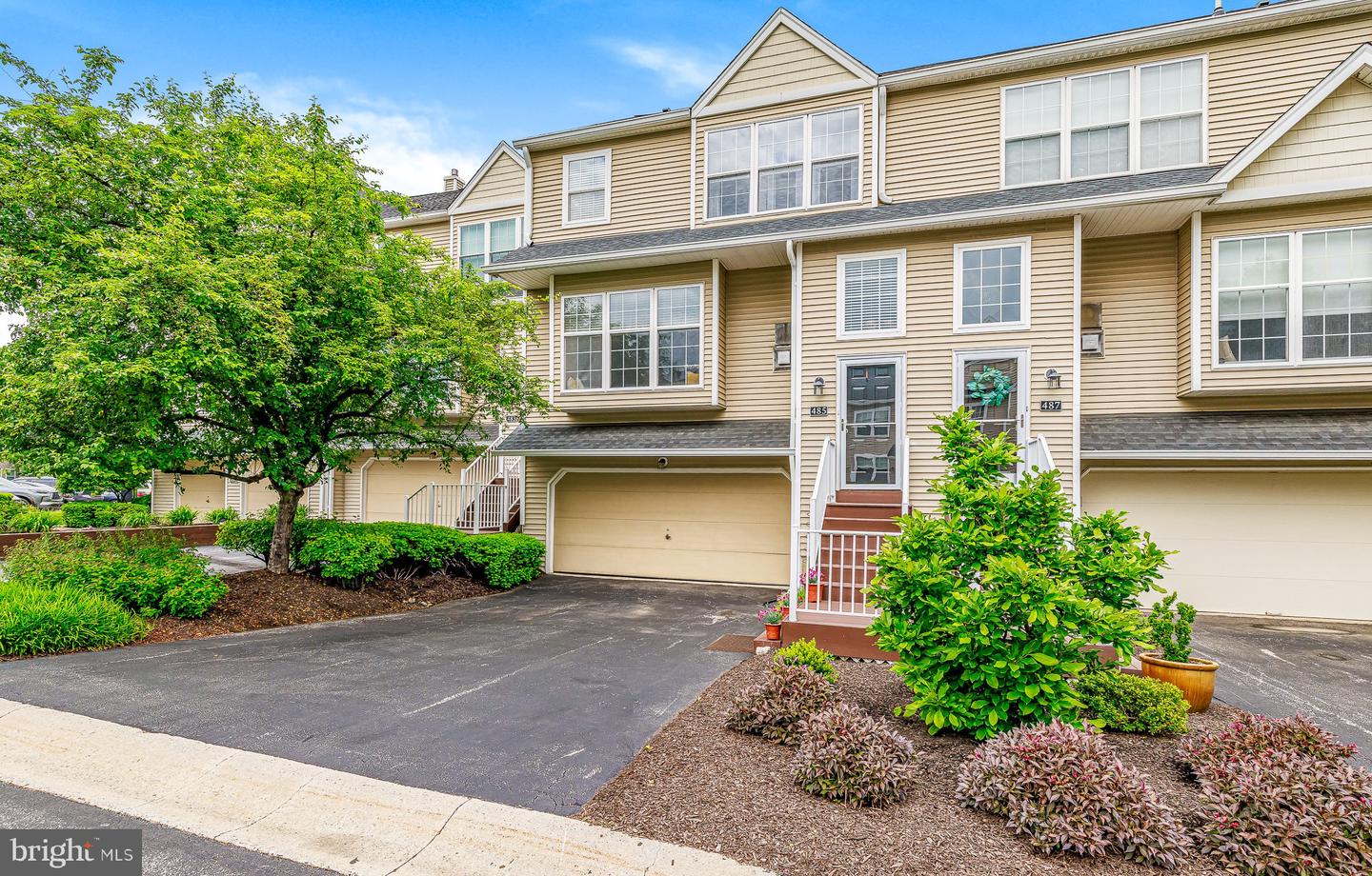 Photo 3 of 38 of 485 Lake George Cir townhome