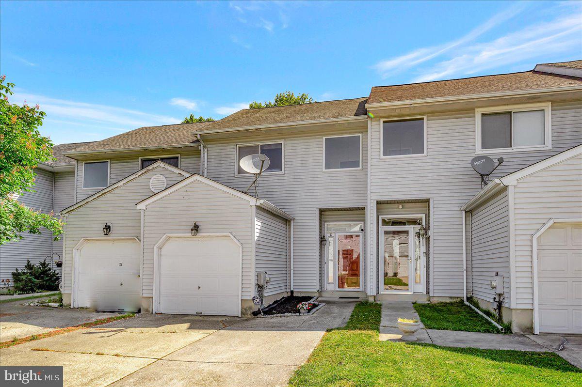 Photo 1 of 21 of 8 Cardenti Ct townhome