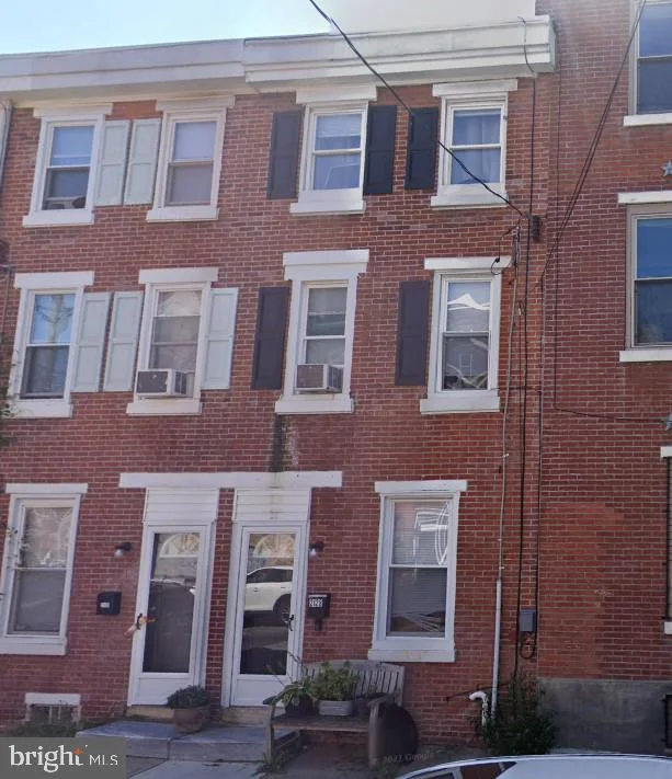 2128 E Hagert Street