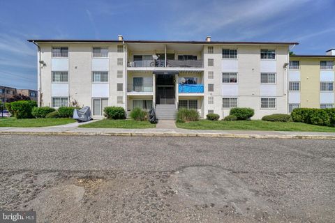 Condominium in Oxon Hill MD 1001 Marcy AVENUE.jpg