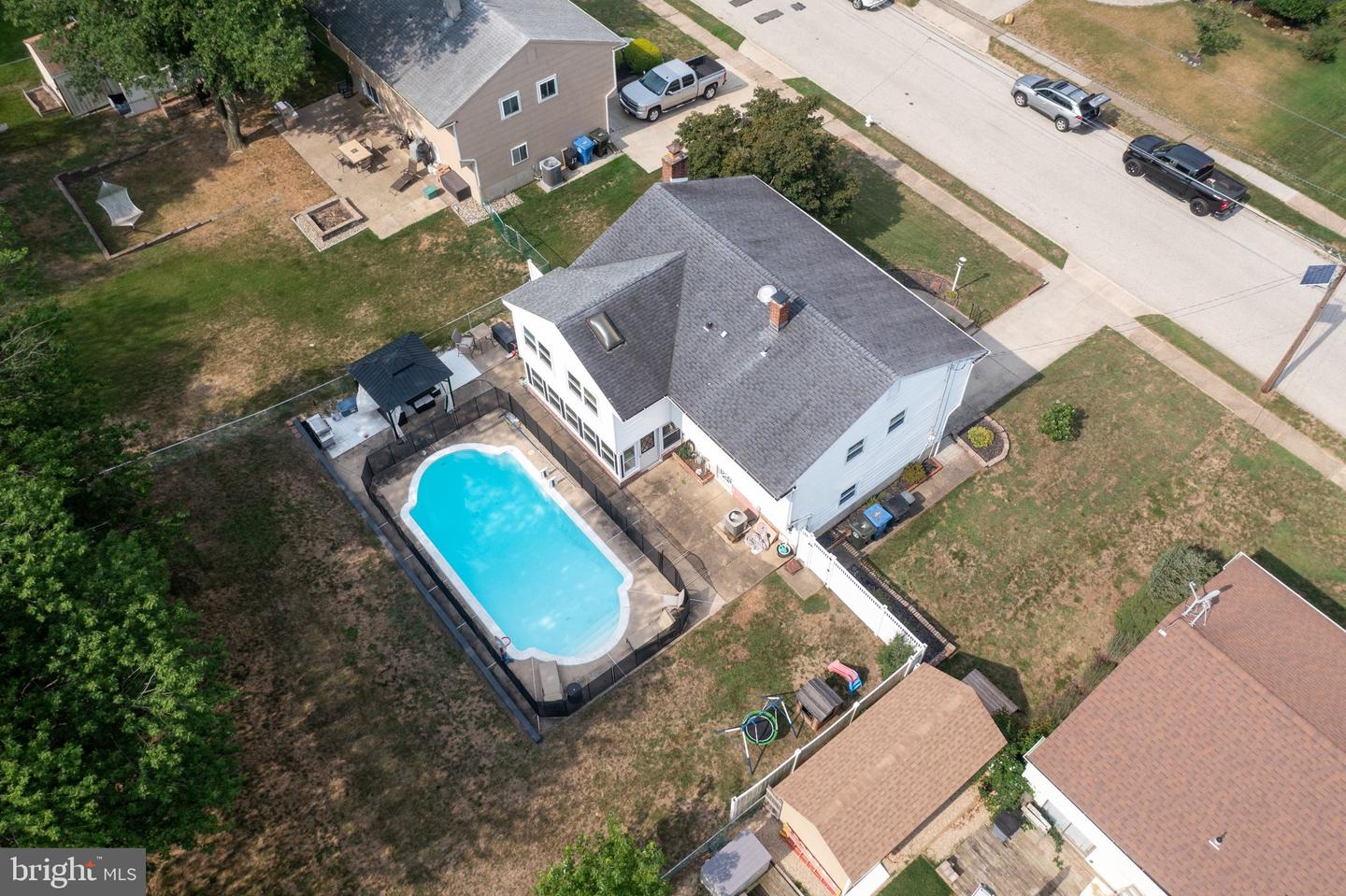 Photo 2 of 38 of 15 Saint Regis Dr house