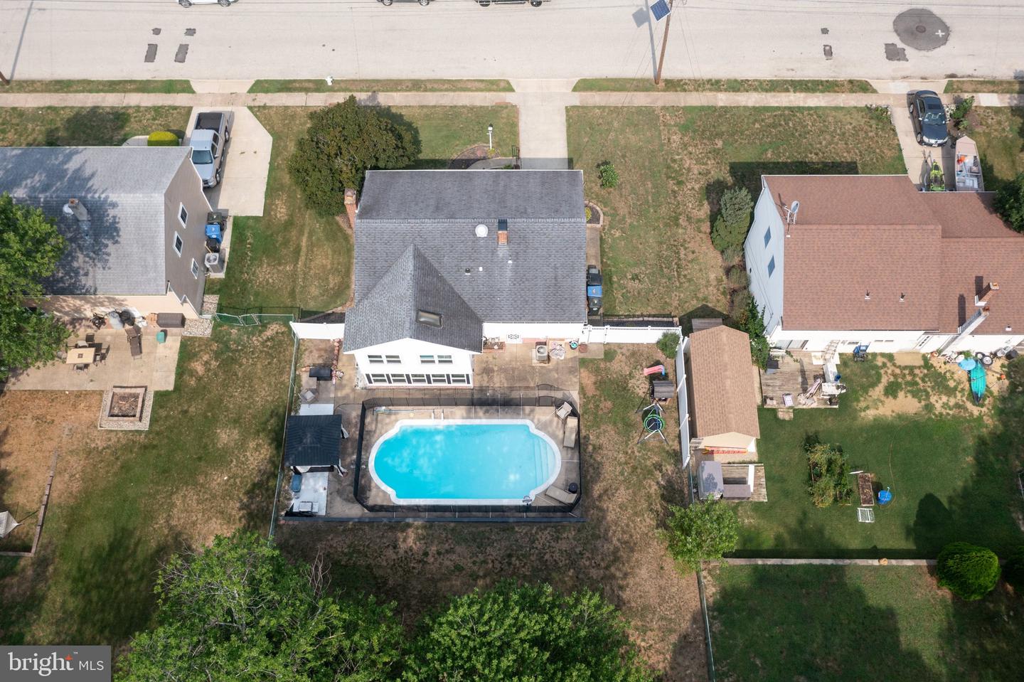 Photo 3 of 38 of 15 Saint Regis Dr house
