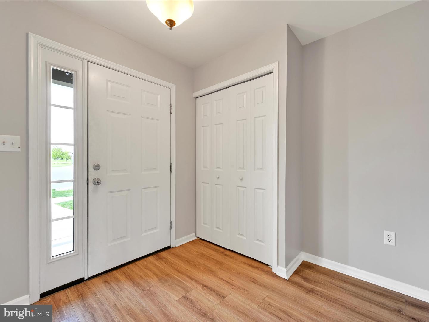 Photo 5 of 36 of 284 Melbourne Ln townhome