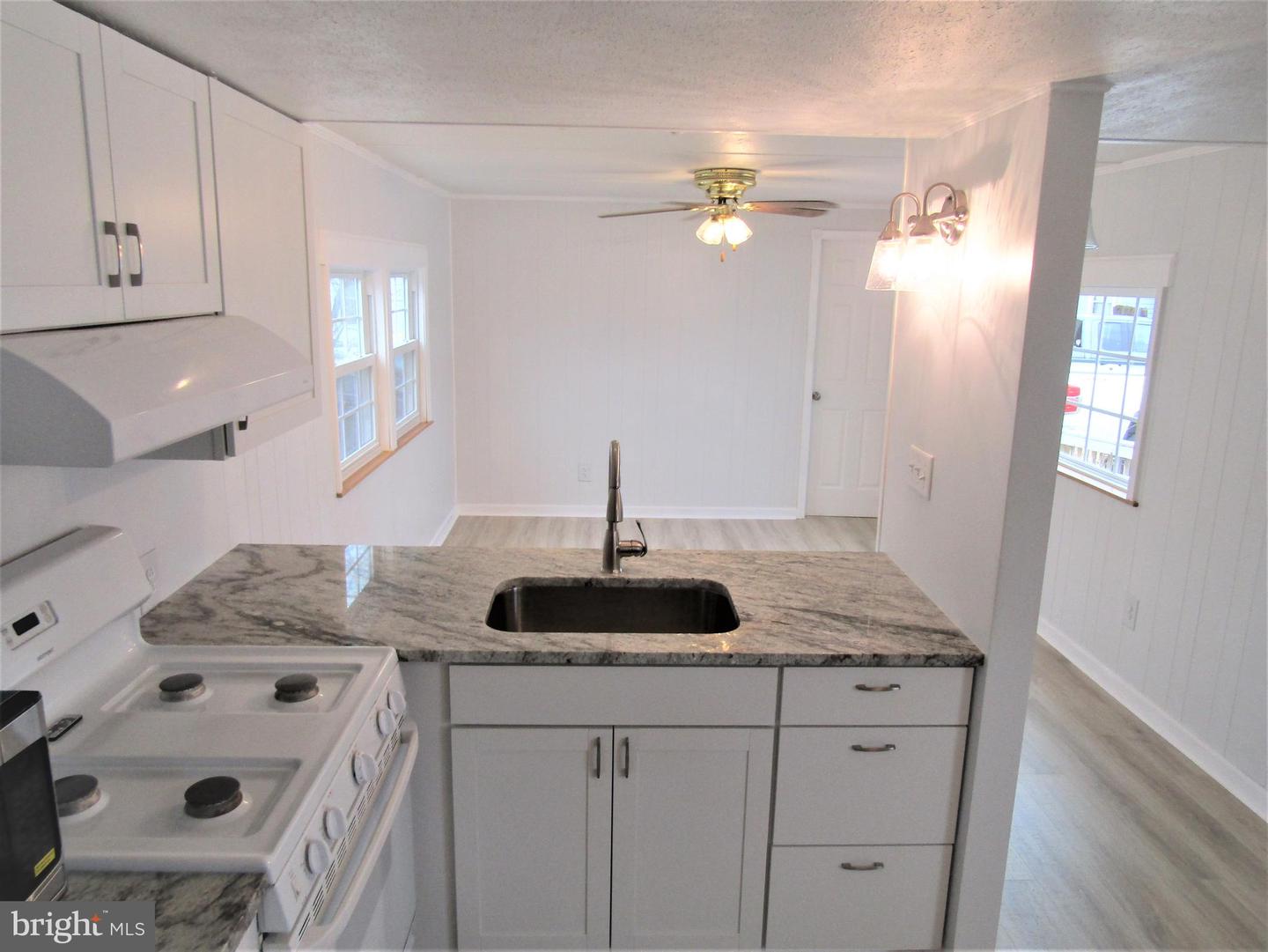 Photo 5 of 28 of 8049 Veterans Hwy #Trlr 52 mobile home