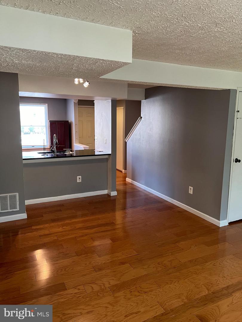 Photo 11 of 35 of 309 Brethour Ct townhome
