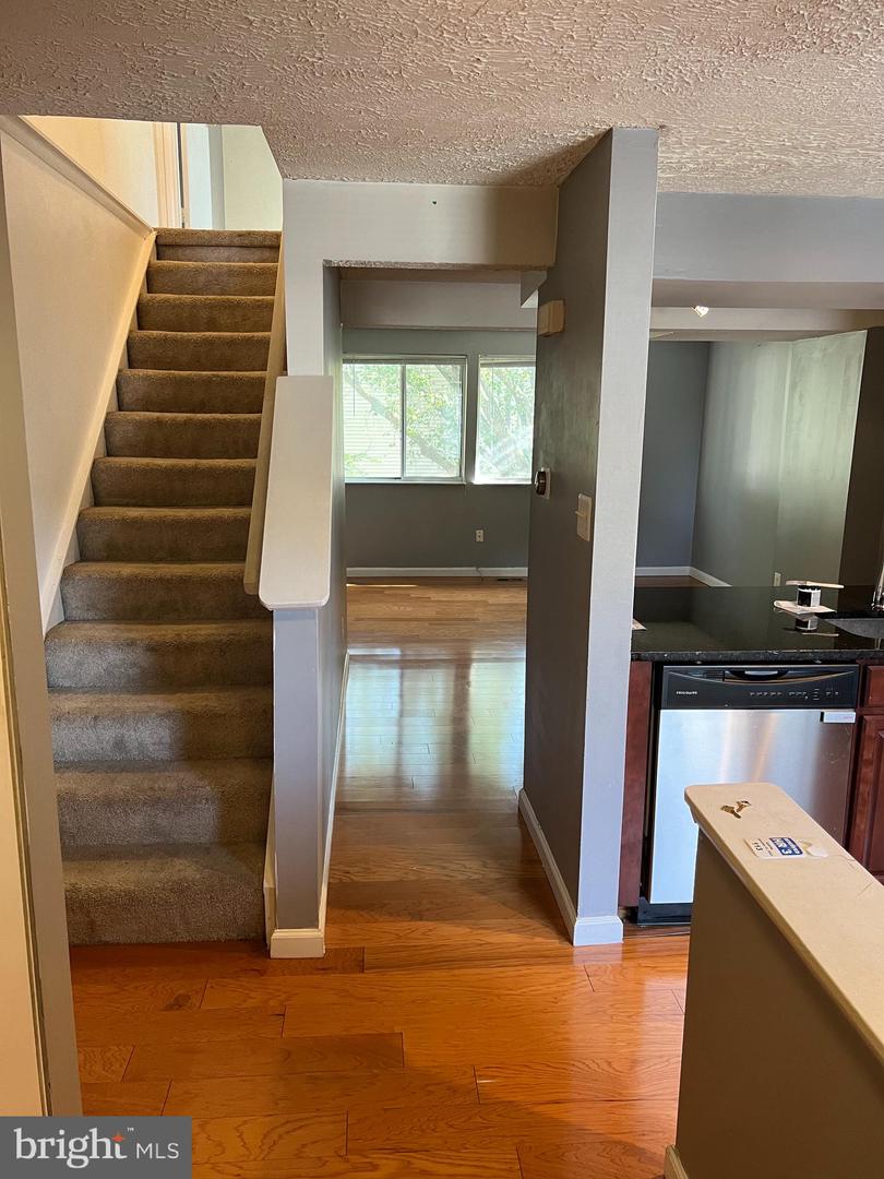 Photo 2 of 35 of 309 Brethour Ct townhome