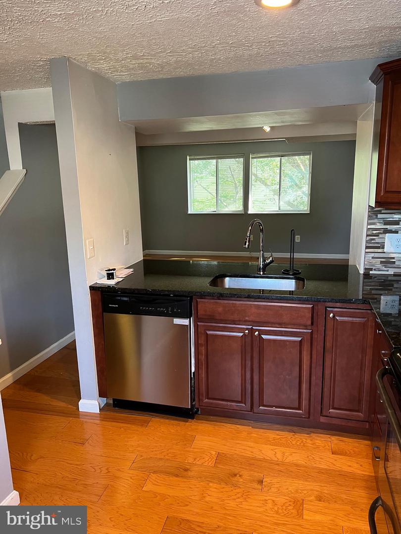 Photo 5 of 35 of 309 Brethour Ct townhome
