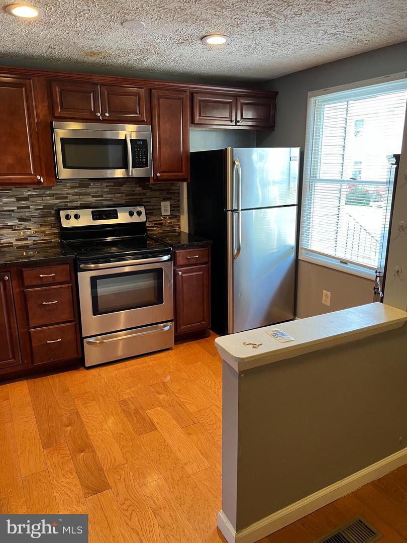 Photo 3 of 35 of 309 Brethour Ct townhome