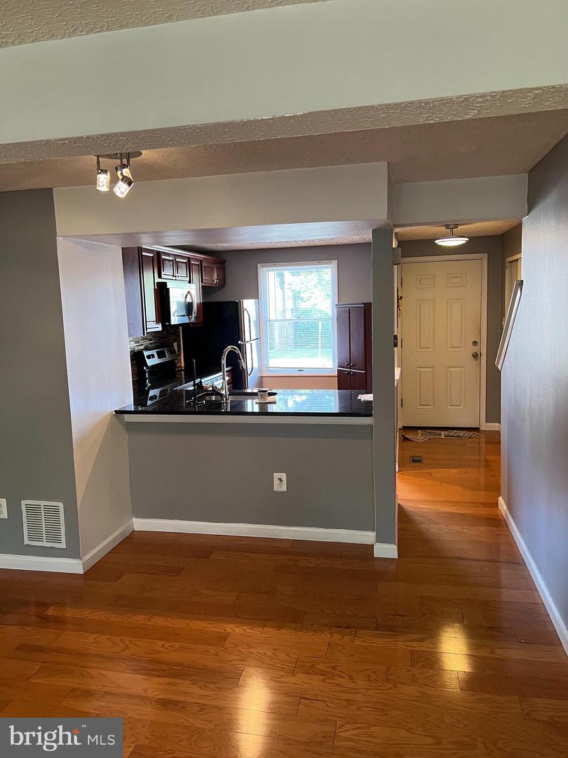 Photo 9 of 35 of 309 Brethour Ct townhome