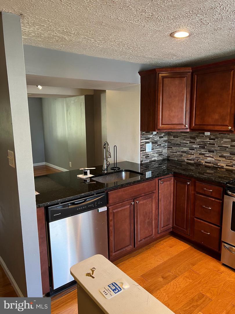 Photo 4 of 35 of 309 Brethour Ct townhome