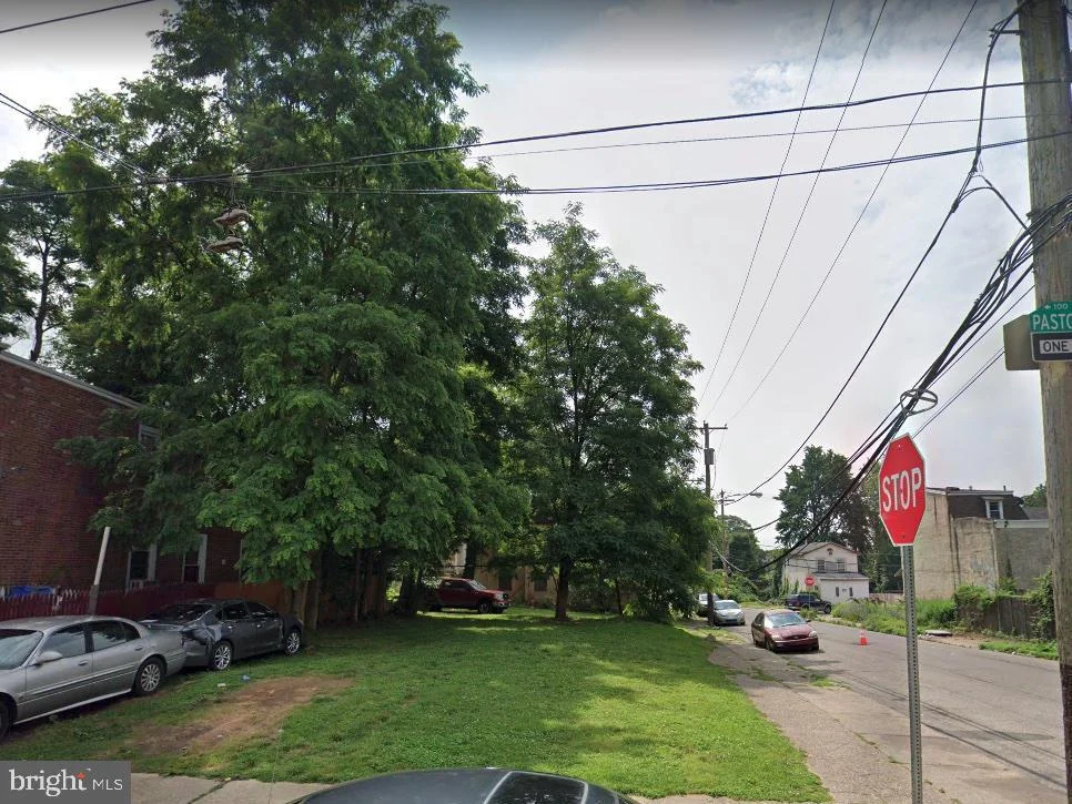 100 E Pastorious Street