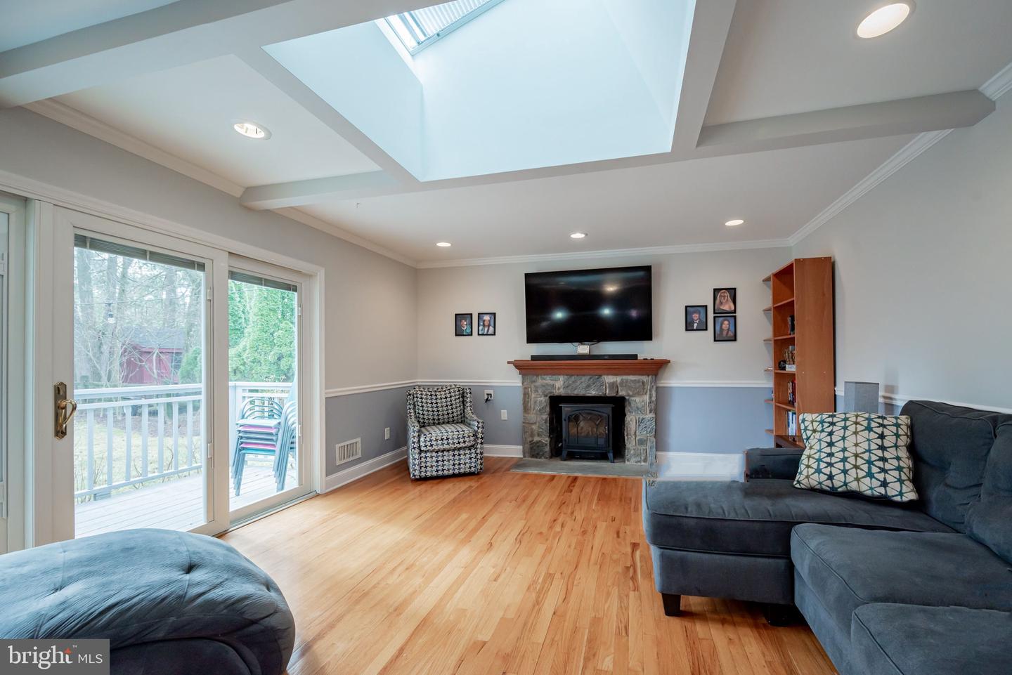 Photo 15 of 43 of 4 Crenshaw Dr house